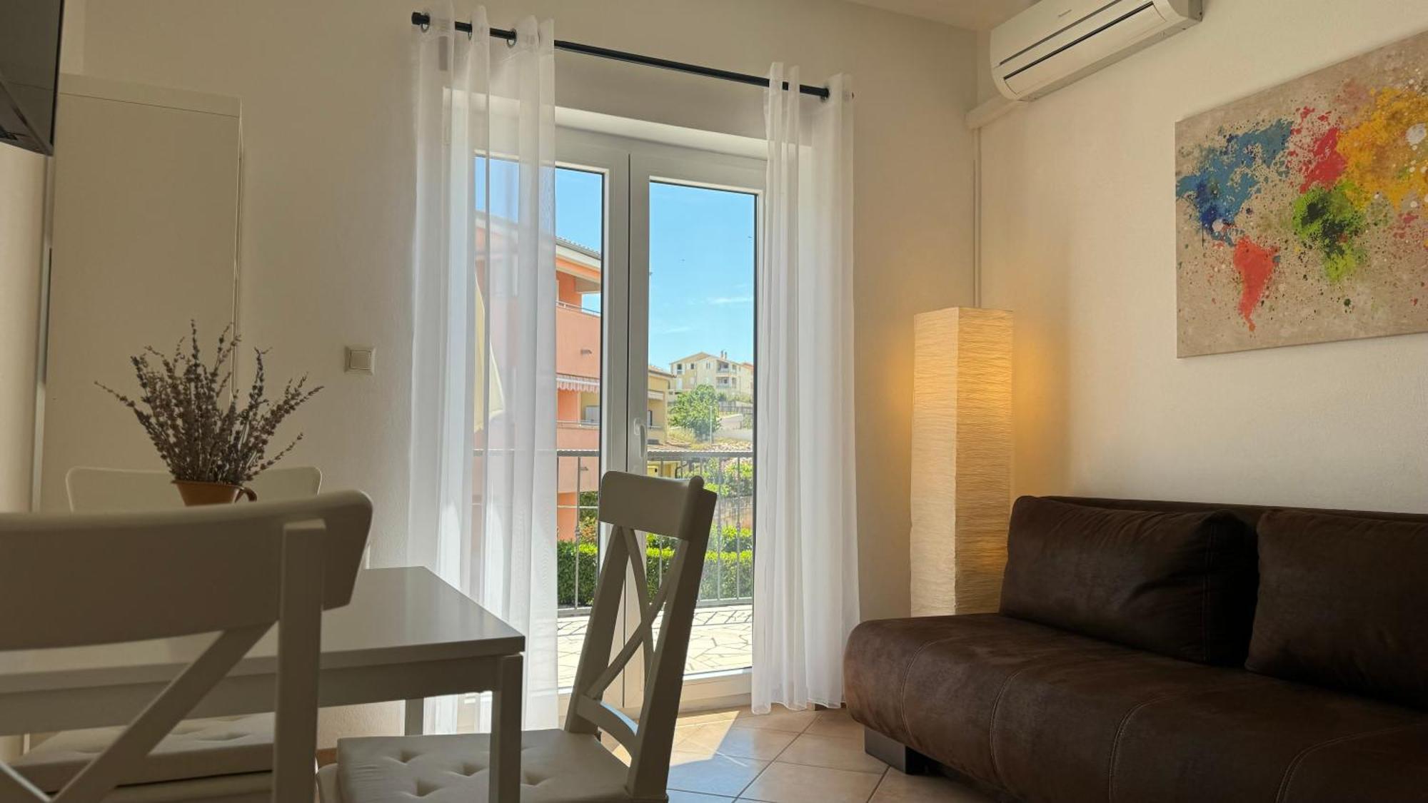 Apartments Ein Haus In Der Sonne マリンスカ エクステリア 写真