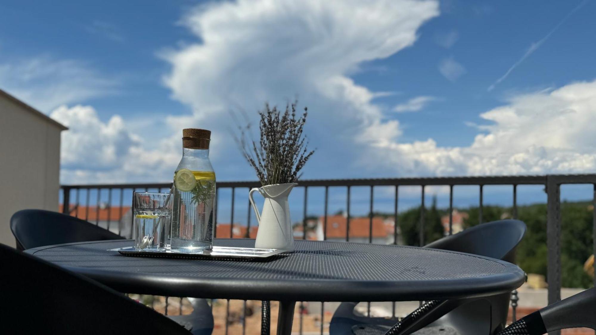 Apartments Ein Haus In Der Sonne マリンスカ エクステリア 写真
